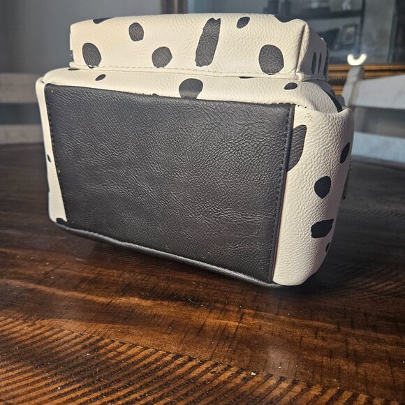 *NWT* Disney Loungefly 101 Dalmatians Spotted Puppies Backpack, Red Interior - Picture 4 of 6